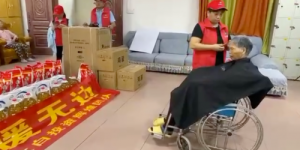新加坡太白投资有限公司走进广西南宁市良庆区玉龙社区服务中心开展爱心活动​