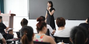 张亚苗荣获拾遗传承“苗氏中医气血骨雕法非物质文化遗产传承导师”称号