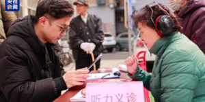 央视新闻专访挚听陈霏：用 “全国产技术” 打破听损困境，重阳让孝心不再 “听不见”