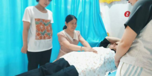 王娟荣获拾遗传承“中医古法腹疗技艺非物质文化遗产传承人”称号