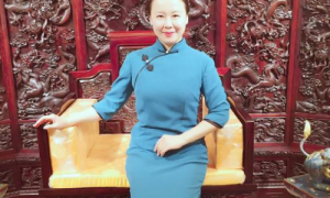 张荣欣荣获“京绣服饰制作技艺非物质文化遗产传承人”称号