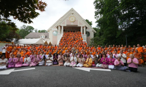 华琪舍利子博物馆见证华盛顿泰国寺住持百岁庆生与供奉一百五十座舍利子塔仪式